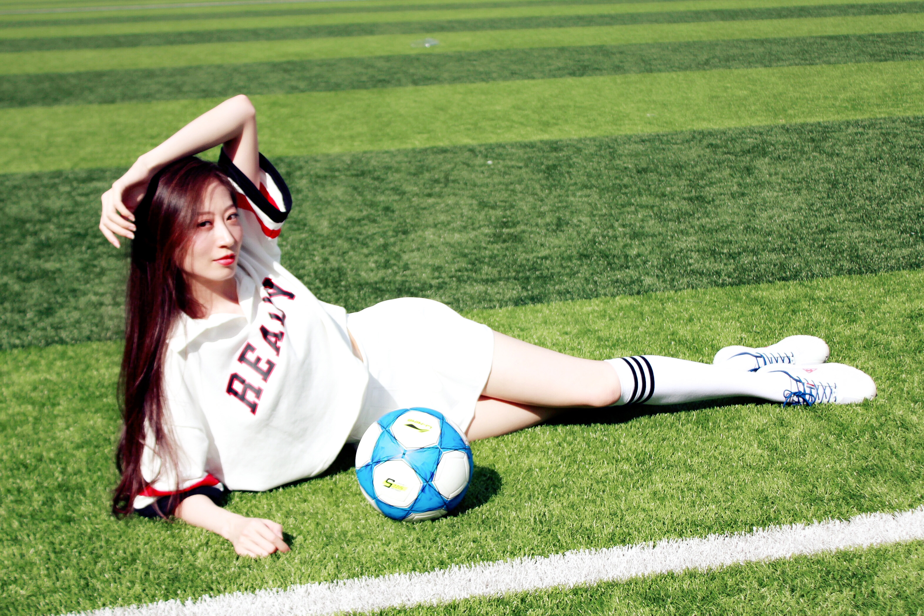 卫薇儿背影照片,卫薇儿惊艳美图