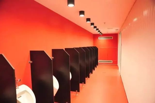 梅西c罗十大悲伤时刻,梅西球场告别巴萨擦泪