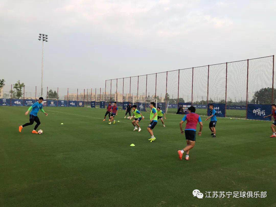 回家啦!苏宁易购队南京集结备战,球员们黑了不少~