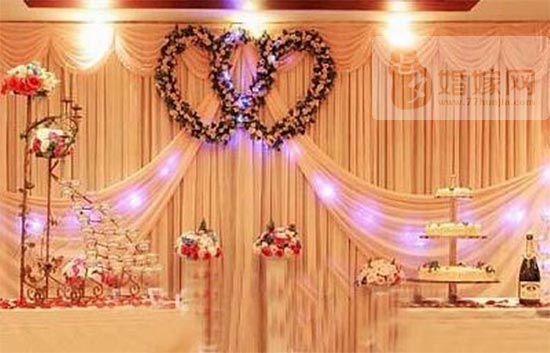 结婚整蛊新郎敬酒招式搞笑视频,怎么整蛊接亲新郎和伴郎