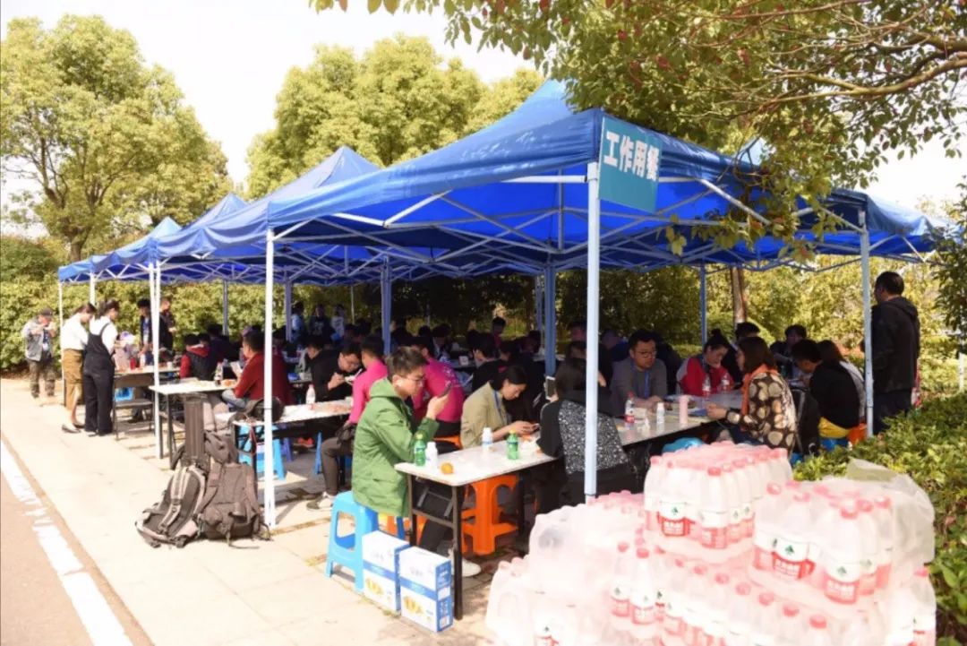 奔跑吧跑男最新一季在哪里播出,录一季跑男要多少钱