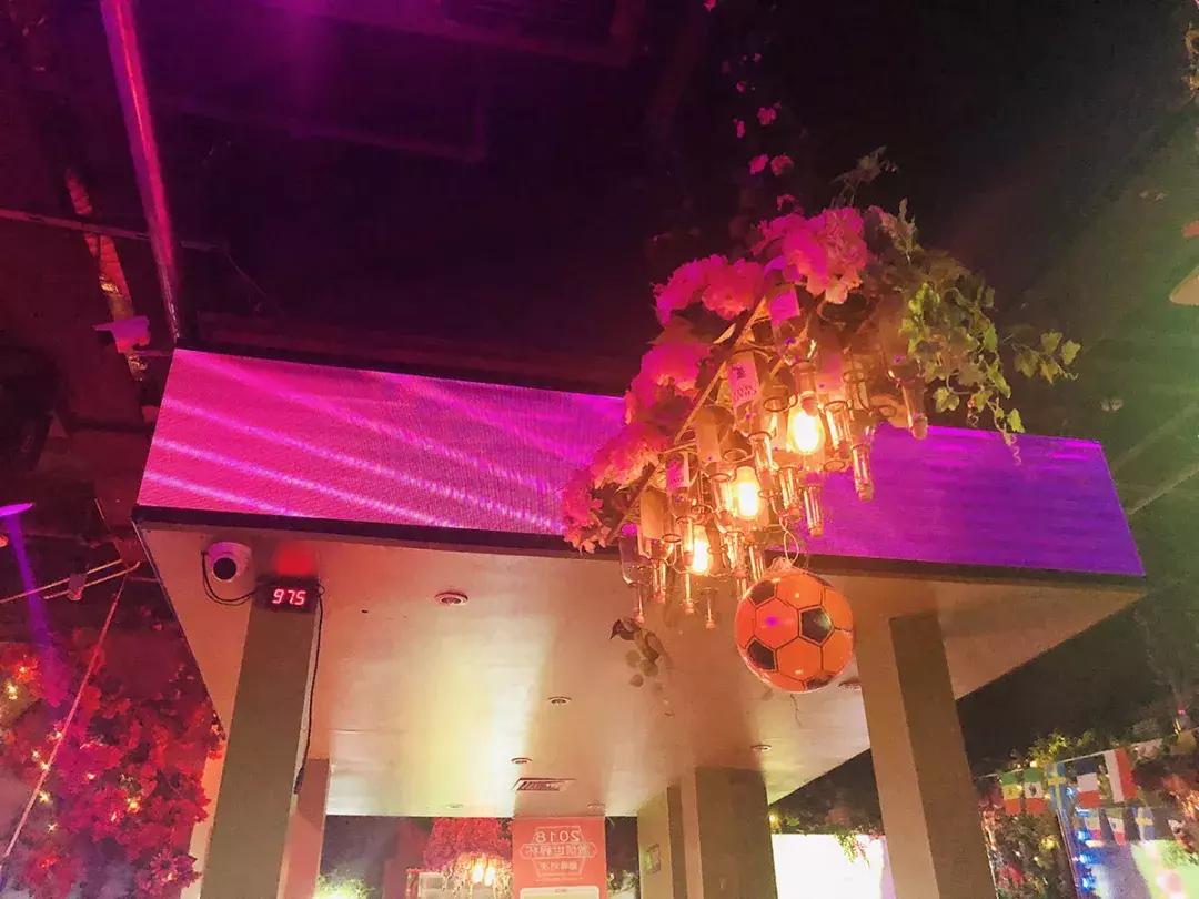 内马尔巴黎看球,内马尔17-18赛季球衣签名