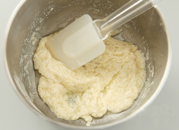 电饭煲蛋糕零失败的家常做法教程,电饭煲蛋糕的家常做法教程