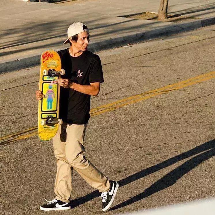 几百块的板鞋，但也是各大品牌的联名宠儿