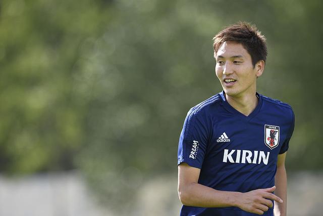 日本“妖星”险些掀翻“欧洲红魔”，他曾连过5人戏耍拜仁后防