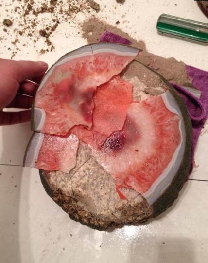 红玛瑙不小心打碎了一颗会怎样,玛瑙摔了一下里面有气泡正常吗