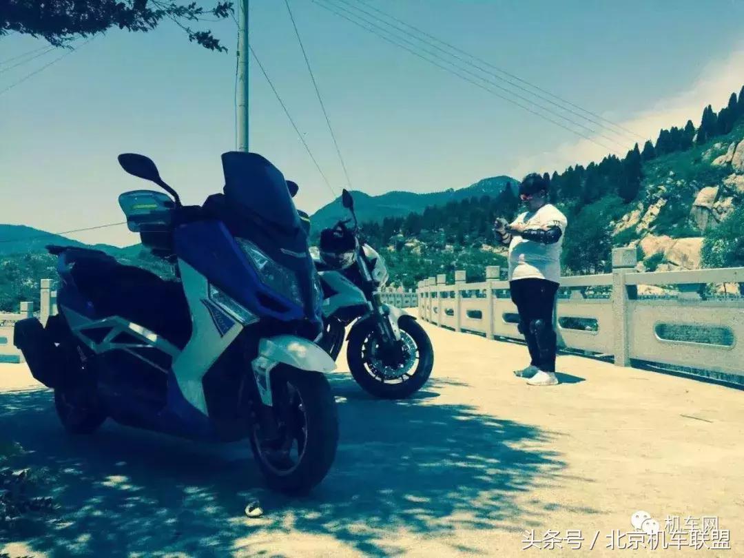 鎽╁弸鍏矾涓婂睍绀烘懇鎵樿溅甯呮皵鍗佽冻,鎽╁弸楠戣缇庢櫙瑙嗛