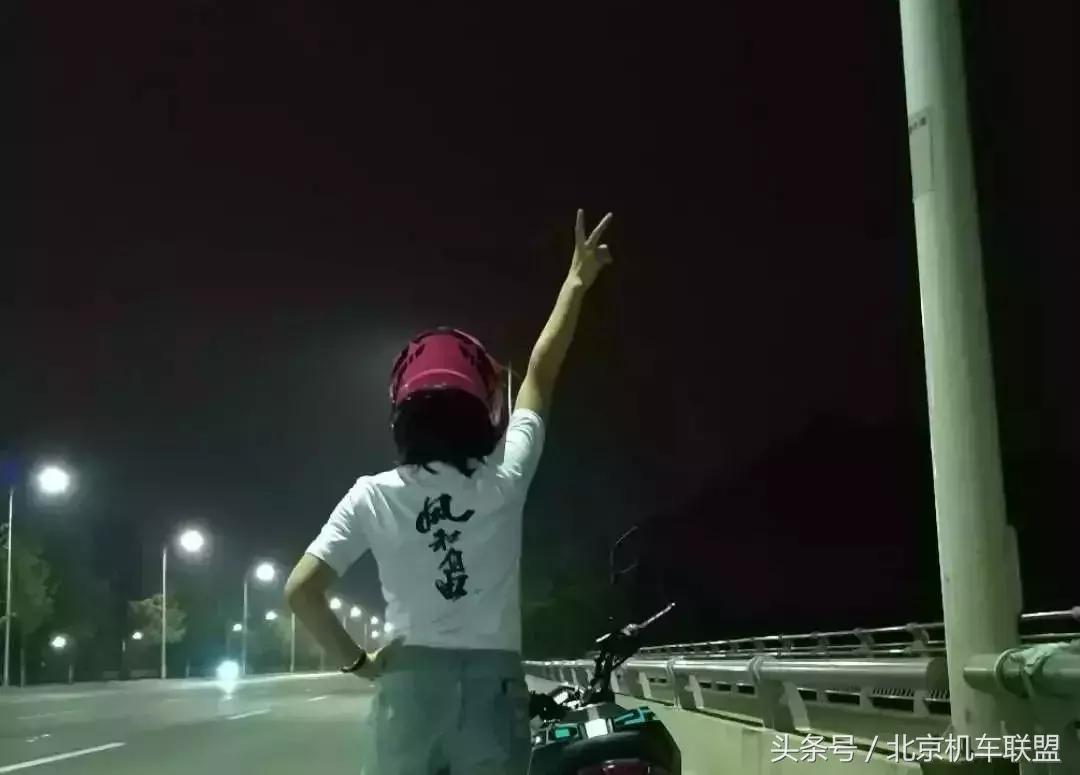 鎽╁弸鍏矾涓婂睍绀烘懇鎵樿溅甯呮皵鍗佽冻,鎽╁弸楠戣缇庢櫙瑙嗛