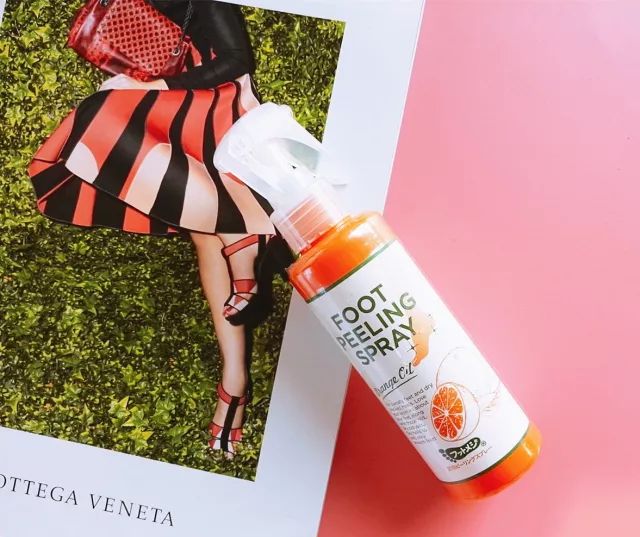 擦掉一张皮，双脚换皮术！死皮、老茧一喷就没，15秒还原嫩白玉足