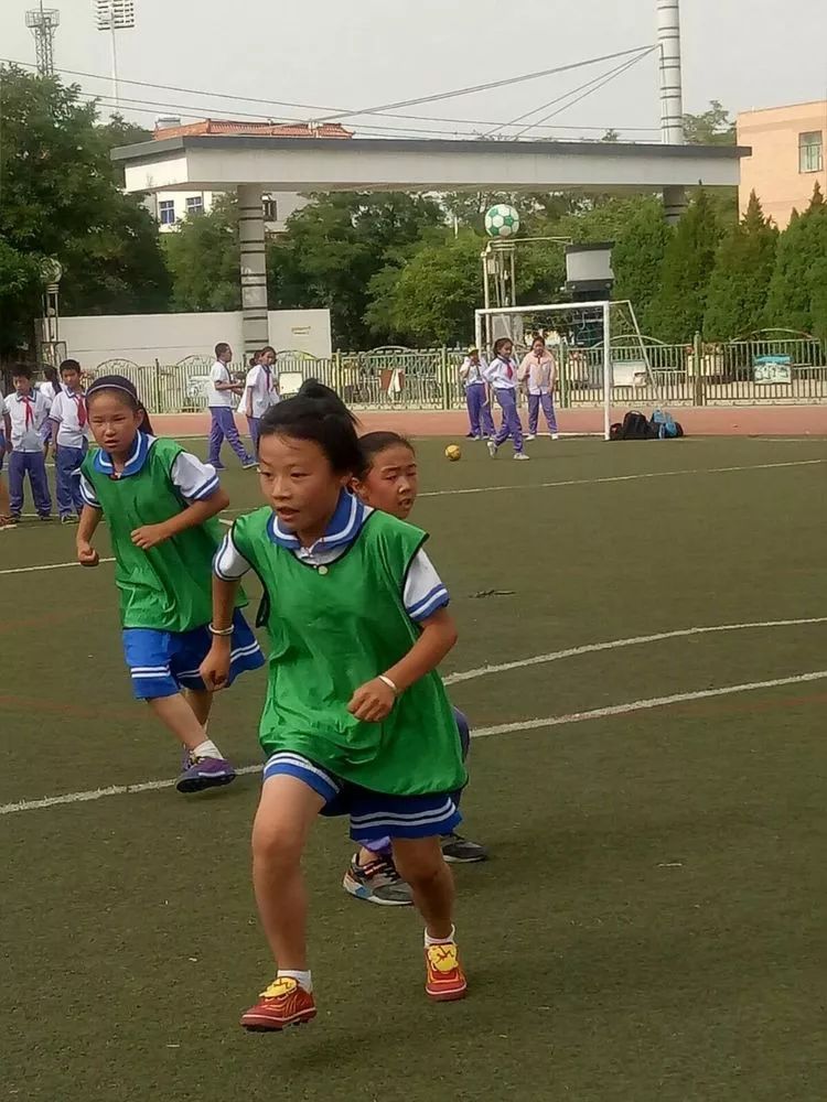 金昌市第四小学足球比赛,实验小学女子足球队