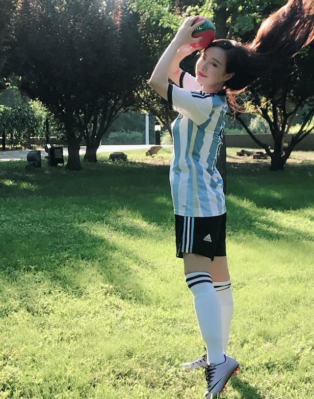 关晓彤清纯美女图片,女明星气质关晓彤