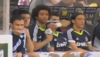 他是最萌的左边后卫，与霸道总裁C罗是一对默契的CP