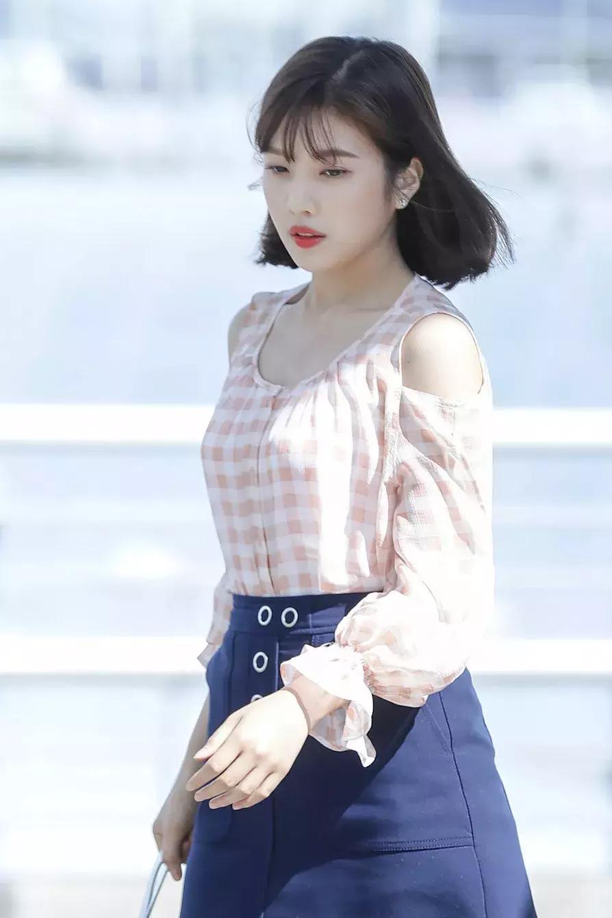 白皮肤比基尼夏日装,露肤装