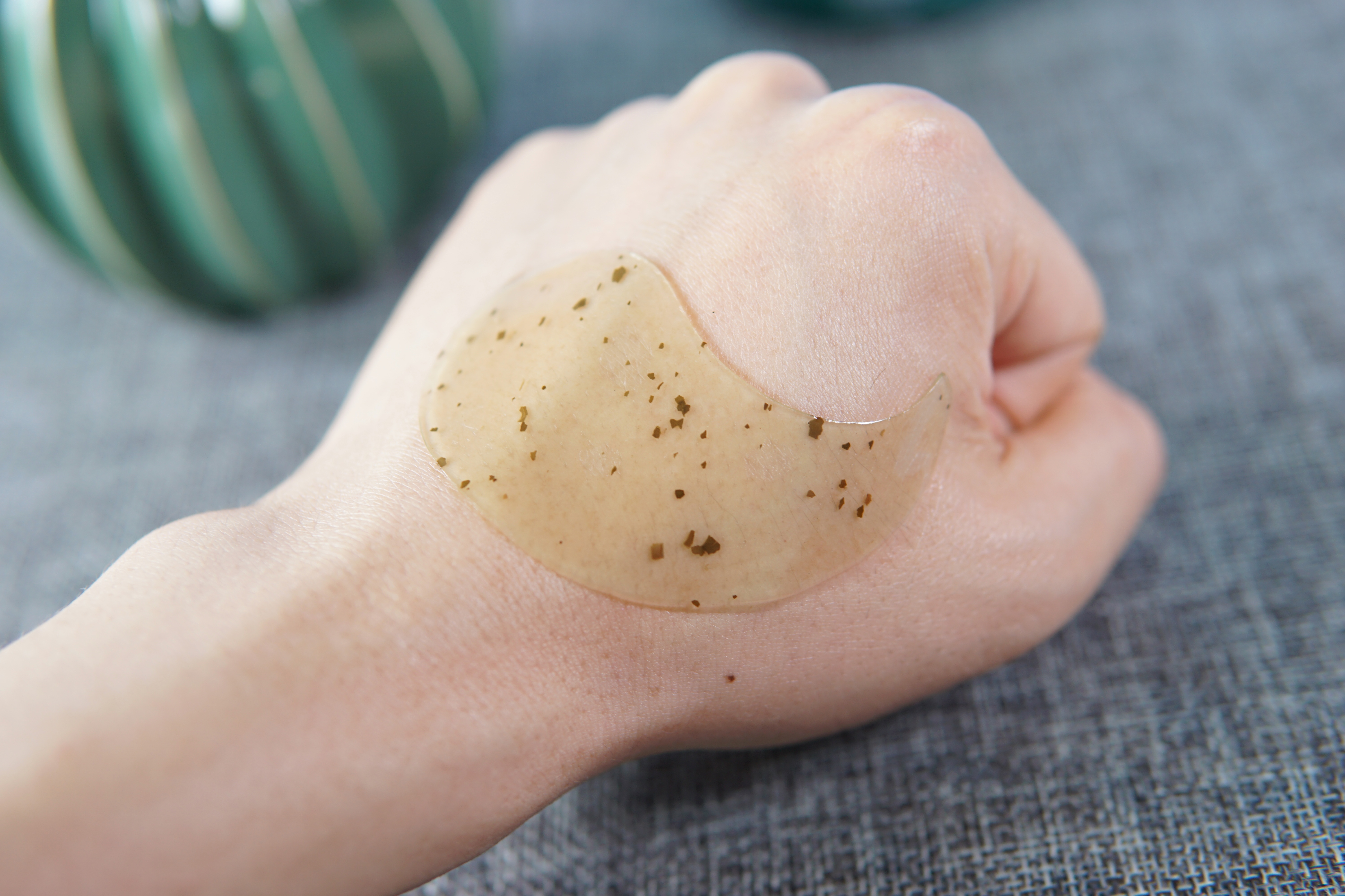 用了眼膜黑眼圈更重了,用了好多眼膜眼睛周围还是好干