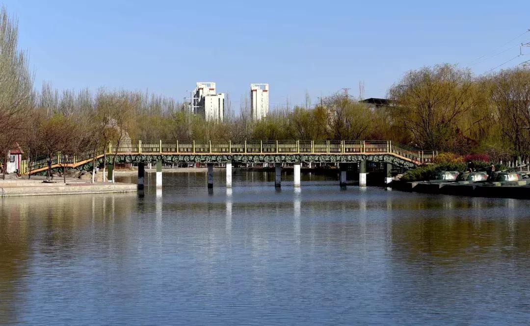 包头有一座30多米长的桥,用了近1500枚炮弹造成!