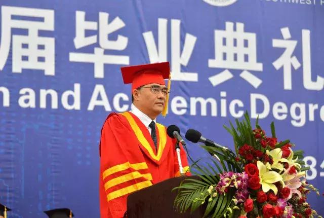 泪目学校演讲,泪目演讲的背后