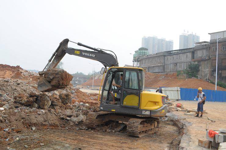挖机小伙子心酸经历,挖机学徒真实案例