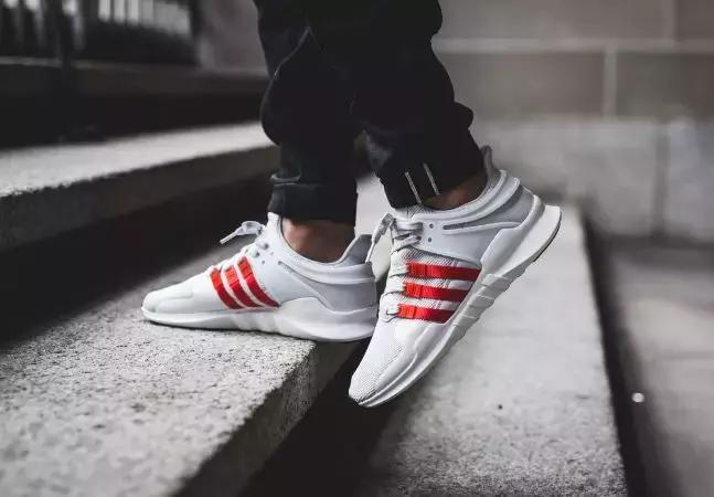 阿迪达斯贝壳头和三叶草的区别,三叶草贝壳头发黄怎么复原