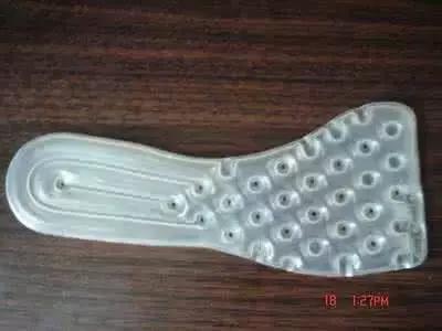 「WEN」—耐克实习导购说露娜下面有气垫，我笑了