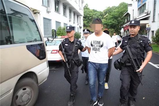 很牛的炒股高手带人炒股,带你炒股还给你启动资金