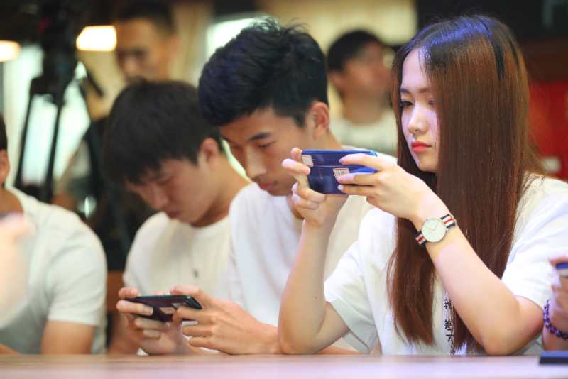 荣耀10gt版发布,荣耀10与荣耀gt