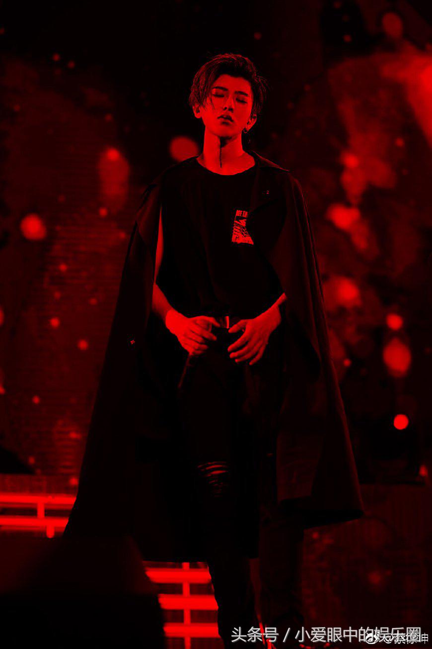 专业人士评价蔡徐坤的颜值,2018蔡徐坤正脸照片