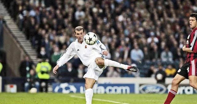 足球界梅西和c罗哪个更厉害,历史十大球员中梅西c罗排第几