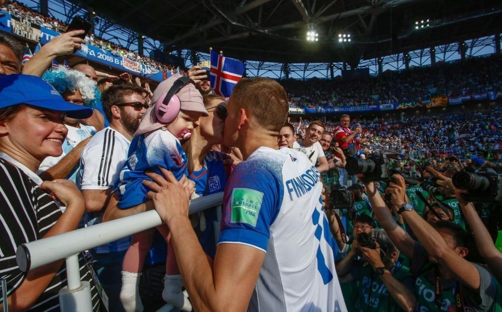 世界接吻日图文,世界接吻日