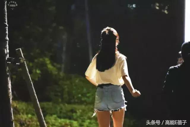 吴宣仪海南甜美穿搭,不知道怎么搭配时尚让小姐姐教你