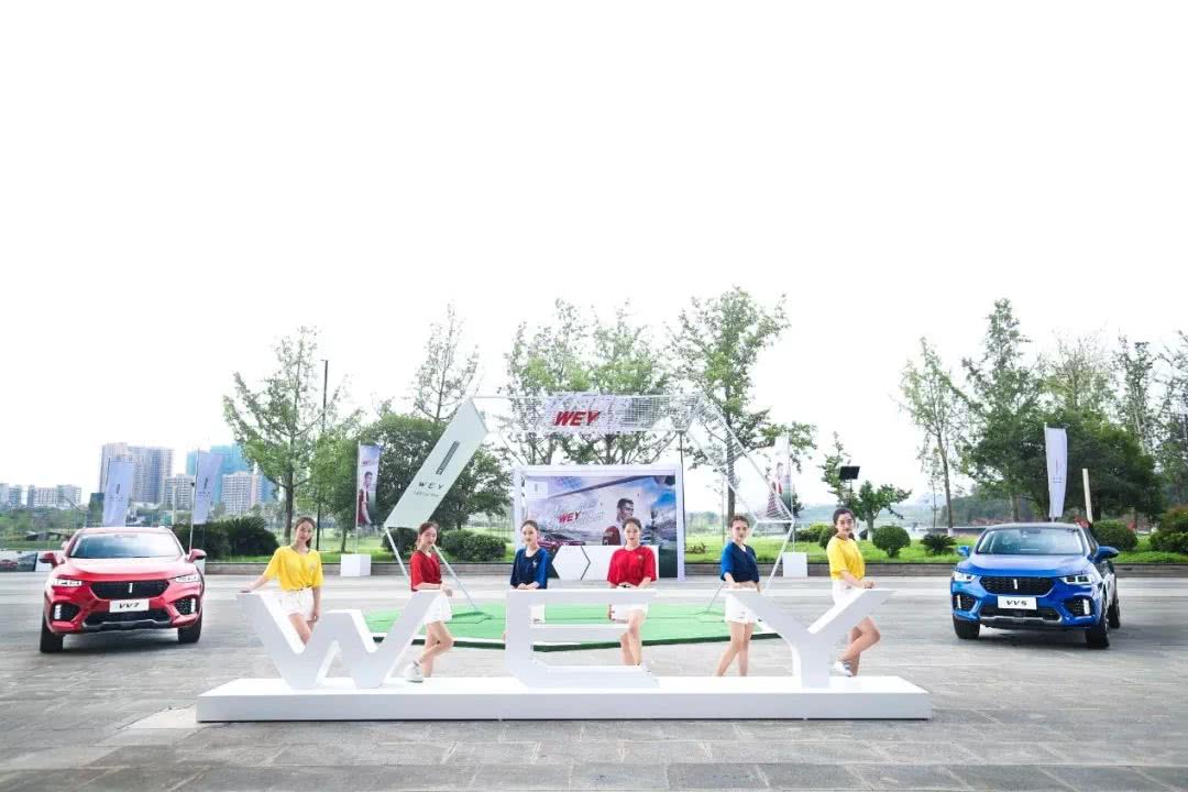 去成都挑战,c罗来到成都打比赛