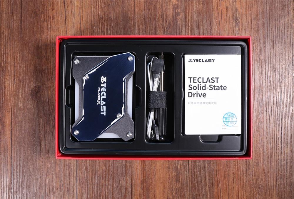 台电锋芒固态硬盘测评,全球首台rgb纯激光电视