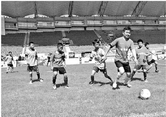 义乌马拉松亲子赛视频,义乌足球世界杯