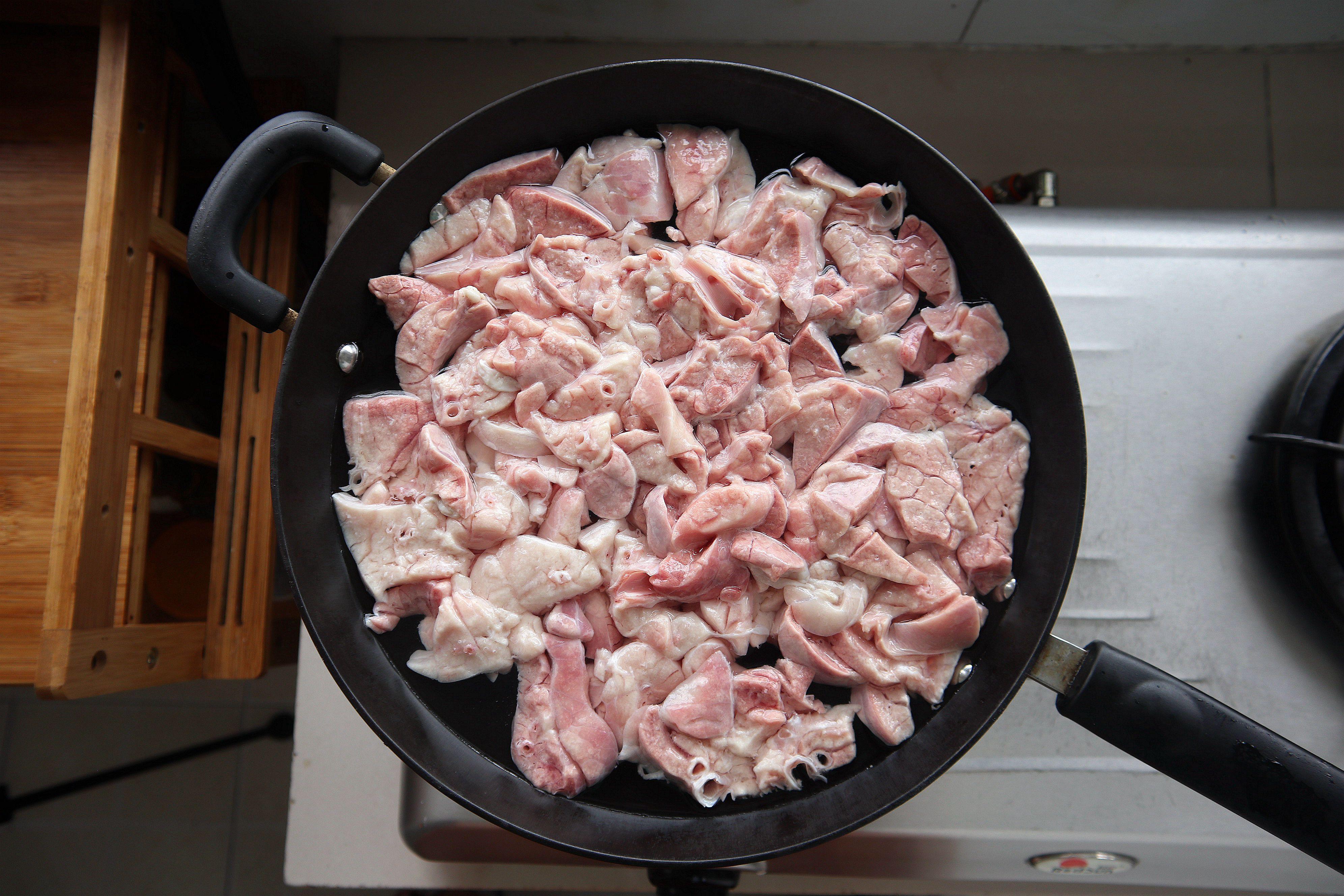 婴儿咳嗽妈妈吃什么有帮助,雪梨猪肺汤止咳化痰小孩