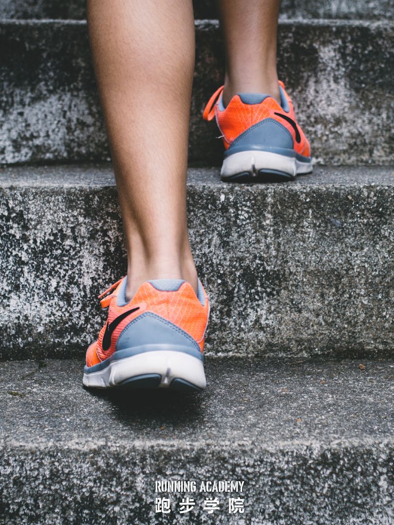 打篮球如何避免脚踝扭伤,避免脚踝受伤的一个动作