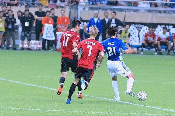 鹿晗足球时刻,鹿晗的足球表现如何