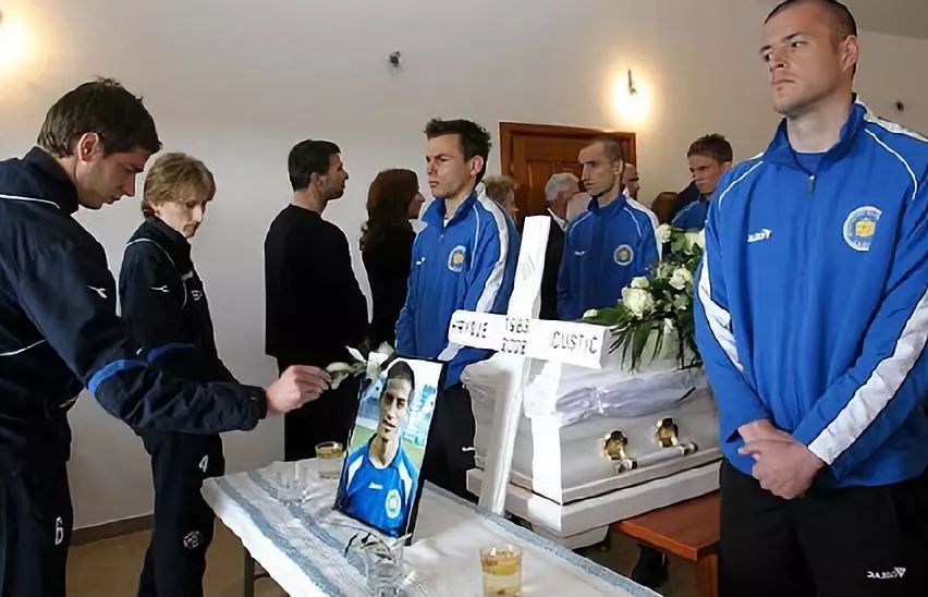 这个只有400万人口的东欧小国，在经历了10年内战国家分裂后，克罗地亚队一路逆袭闯入世界杯总决赛！