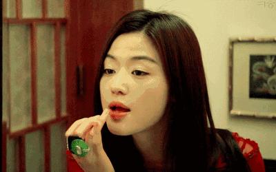 适合黄白皮显白的口红,黄皮肤适合哪种裸色口红