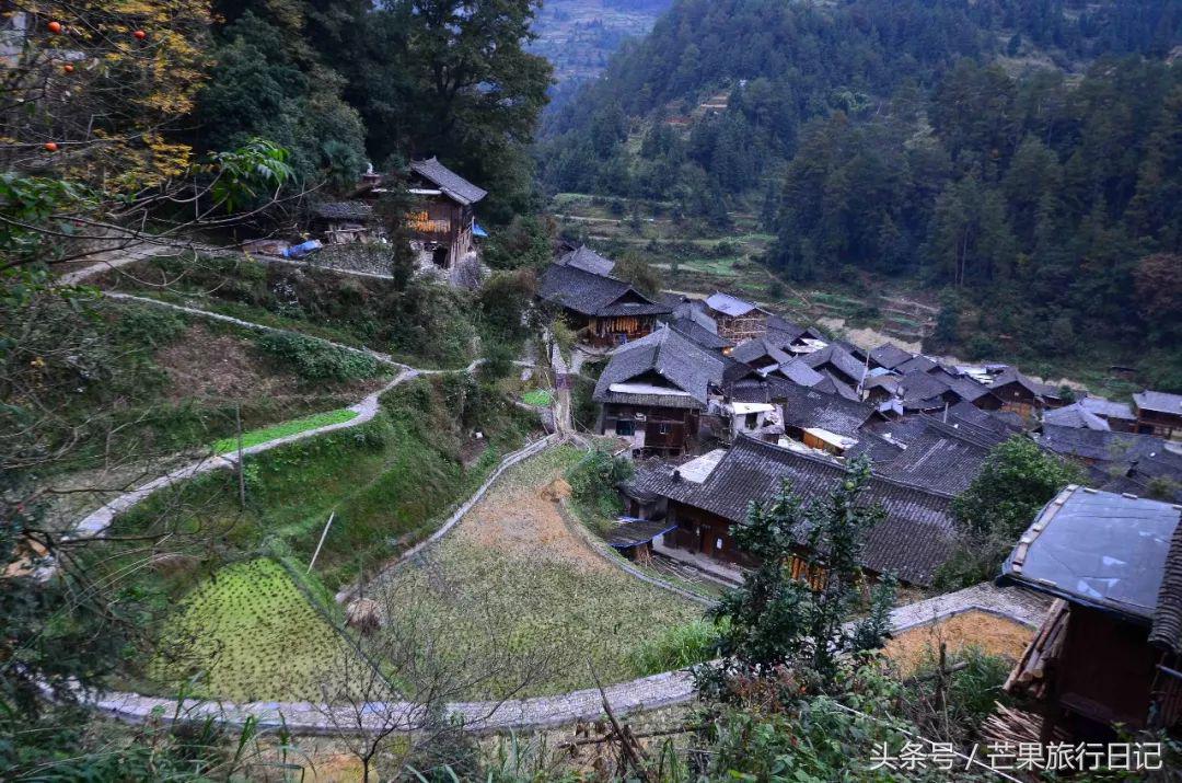 贵州西江千户苗寨苗服 (西江千户苗寨朗德上寨哪个值得去)