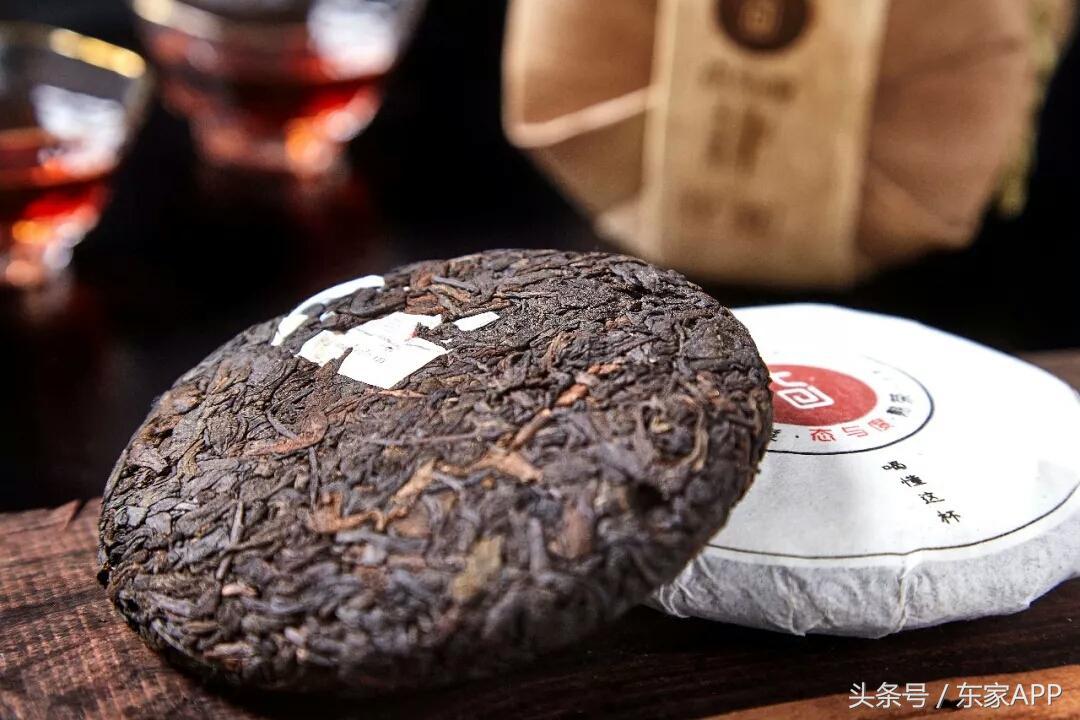 普洱生茶表面发霉跟白霜怎么区分,怎么判断普洱茶是白霜还是霉变