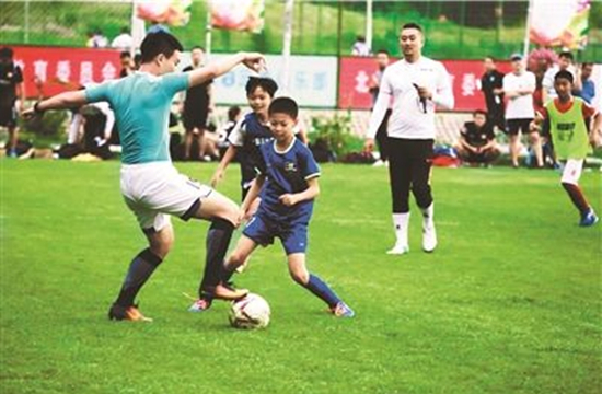 公益足球特色比赛,足球公益活动吸引现役人