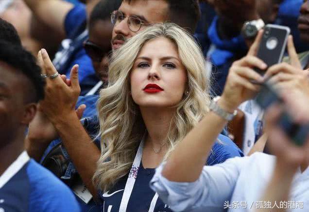 她是法国进球功臣的娇妻，亮相世界杯，美貌完胜整个英格兰太太团