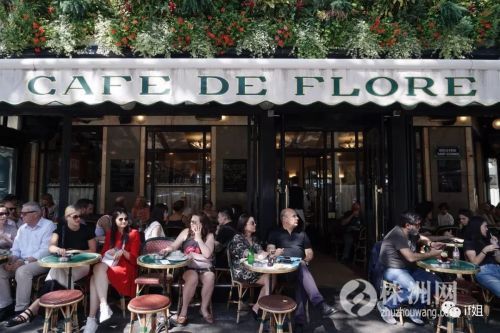 我在巴黎莎士比亚书店里，竟然找到了看手相的书