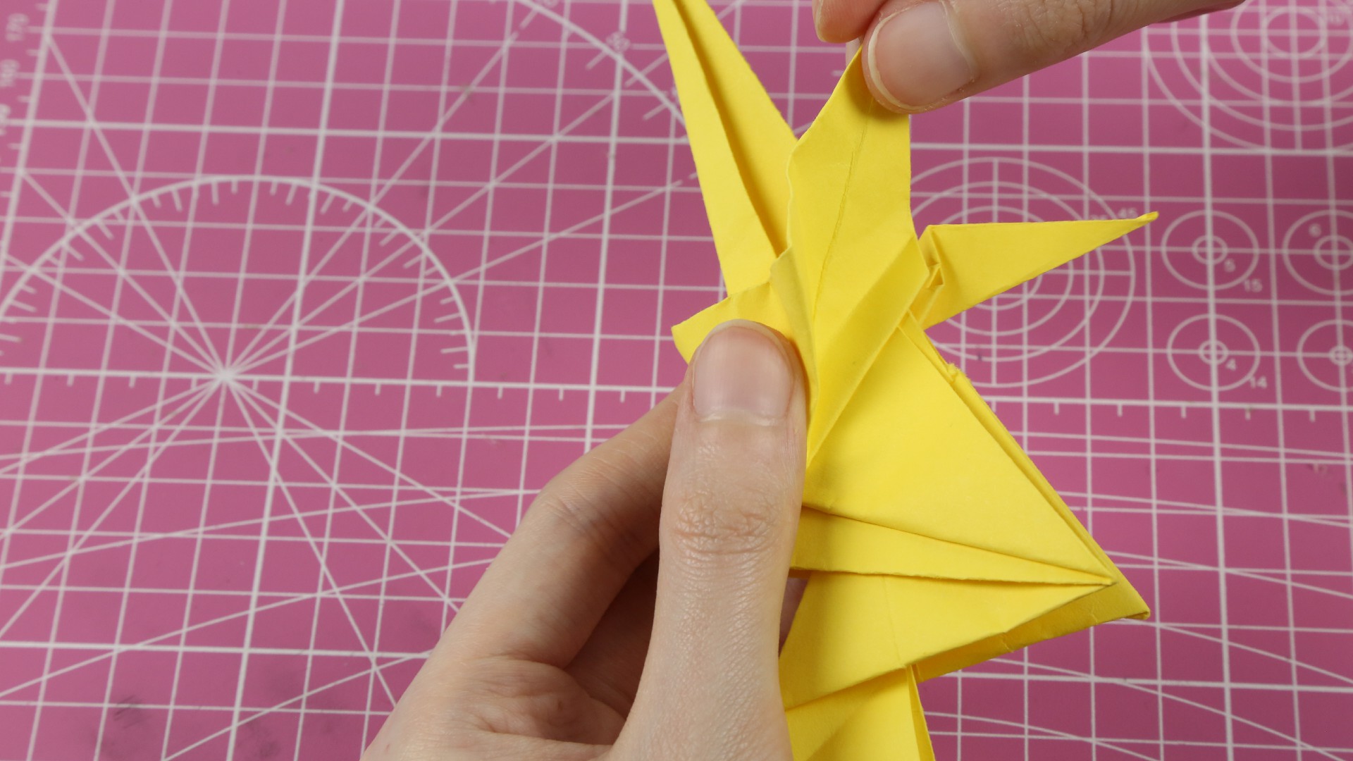 想要恐龙玩具，不用再去商场买了，姑娘教你巧用一张纸折出来