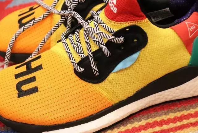 我的意中人会踏着七彩祥云来接我,我的意中人会踏着七彩祥云而来