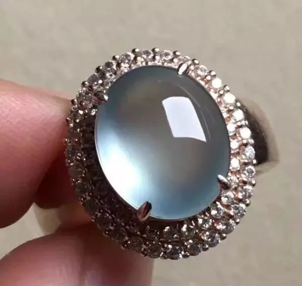 翡翠起荧,翡翠起胶和起荧有什么区别