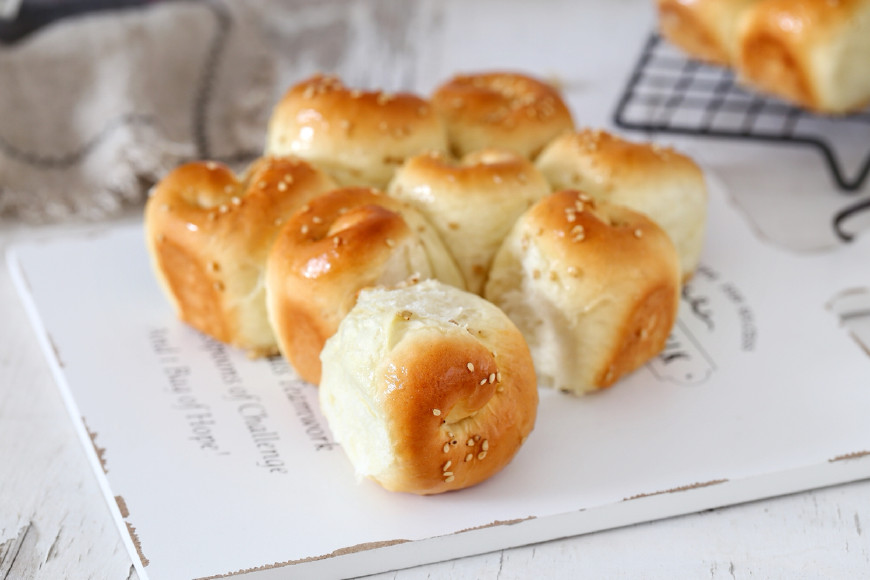趁着暑假学会这款面包，不加黄油也能松软香甜，开学当早餐正合适