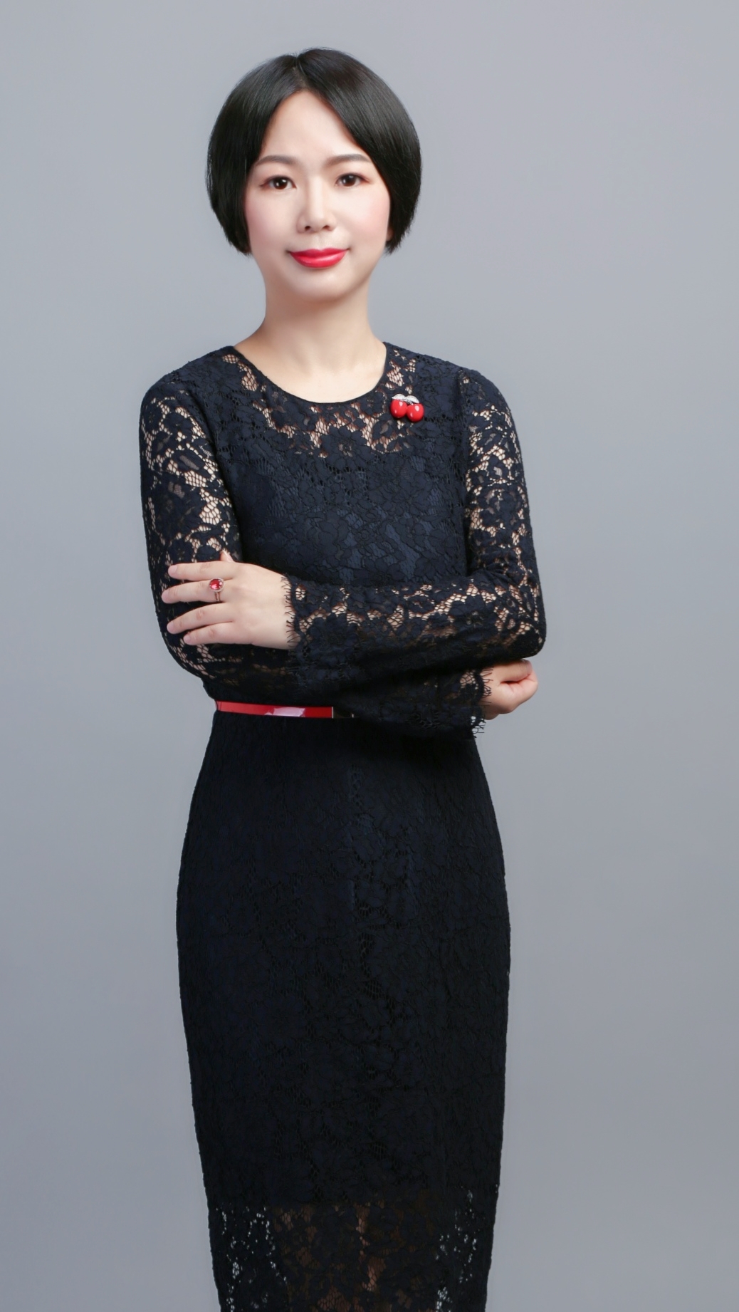 胸大穿t恤显胖怎么办,胸大上半身胖穿衣法则