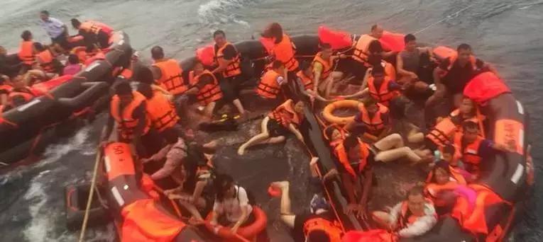 翻船的那一刻,翻船的瞬间