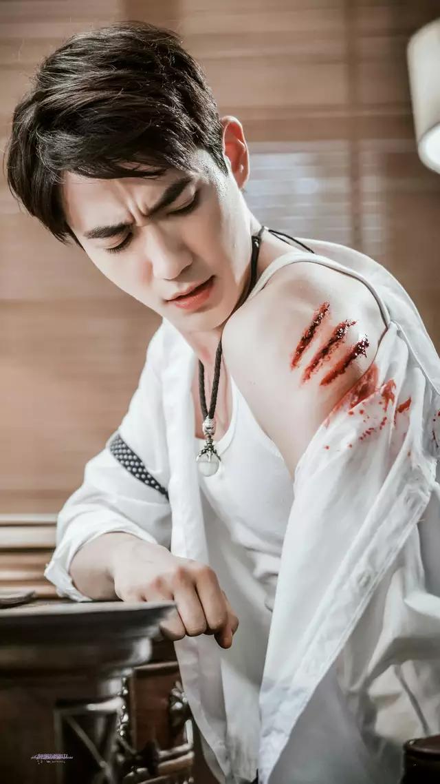 镇魂朱一龙绝美图,朱一龙路演镇魂女孩