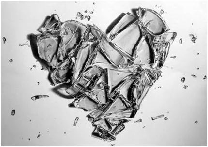 媒体评论国足玻璃心,国足玻璃心